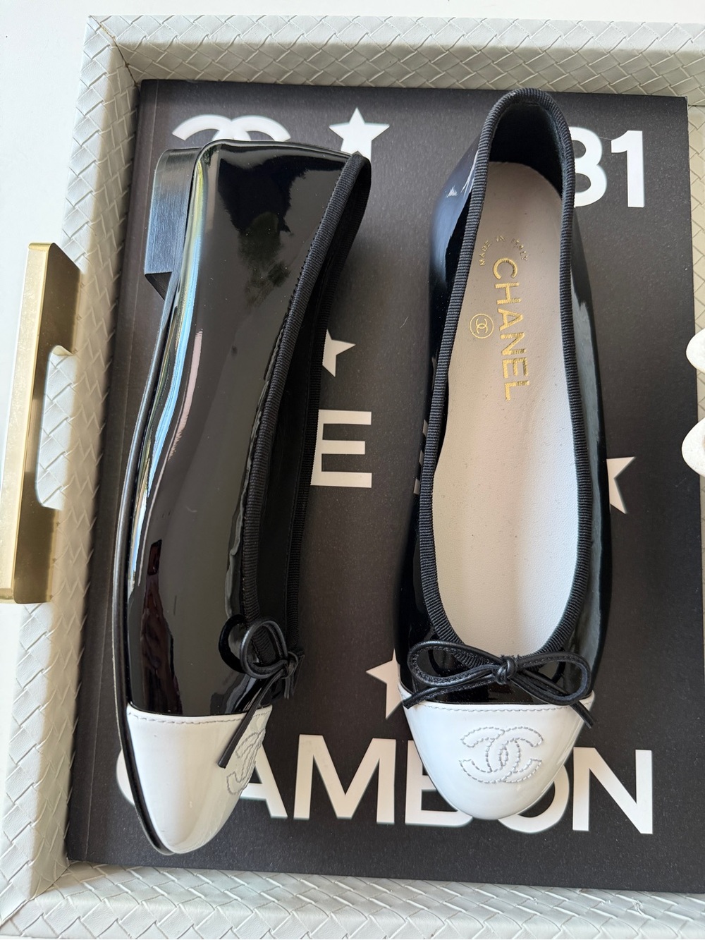 Chanel 26 Black Patent Leather White Cap Toe CC Logo Ballet Ballerina Flats - Picture 10 of 15